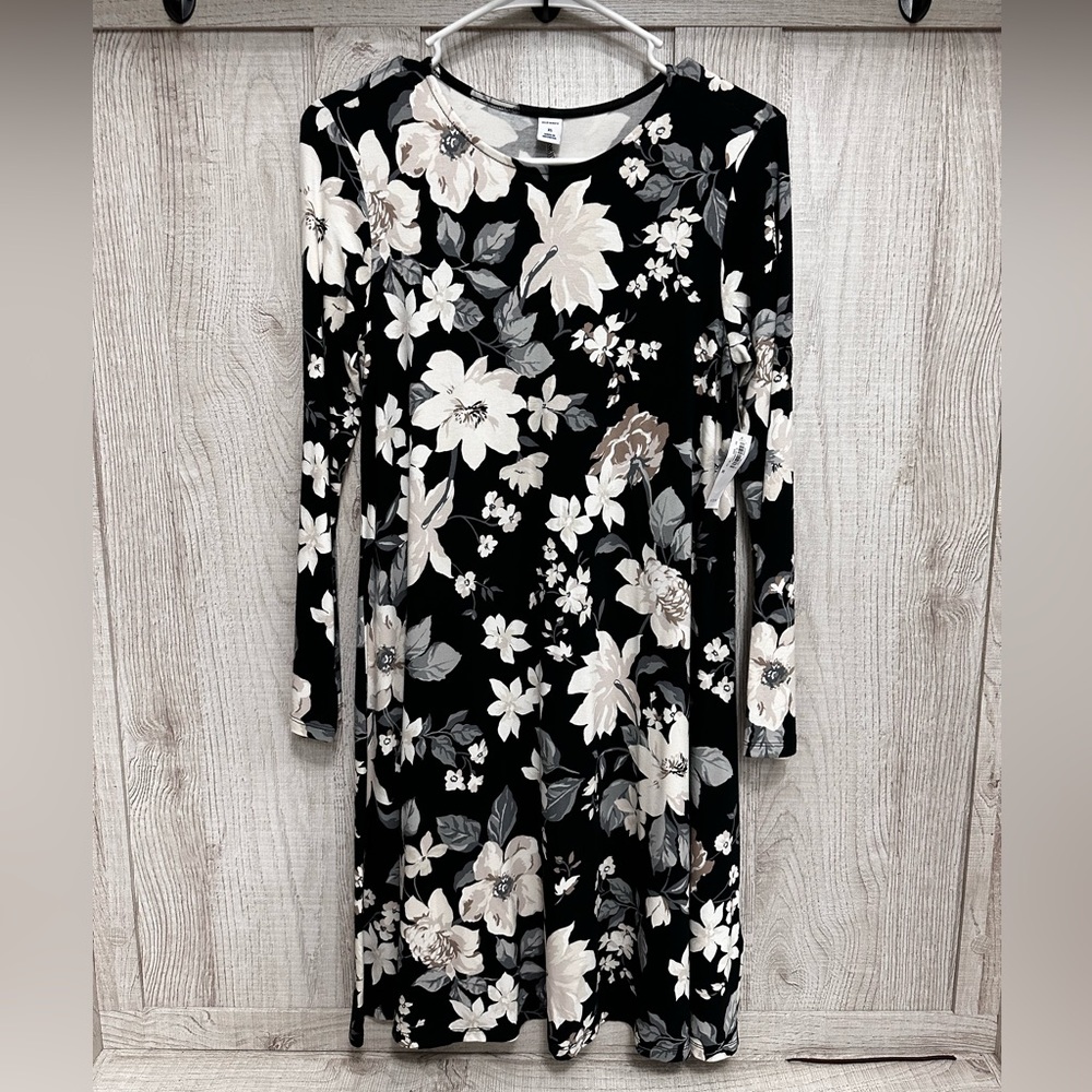 Old Navy long sleeve dress.